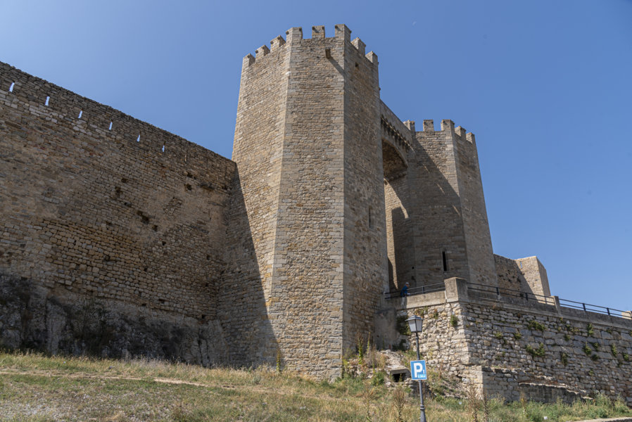 Castelló de la Plana - Morella 003 - Portal y Torres de Sant Miquel.jpg